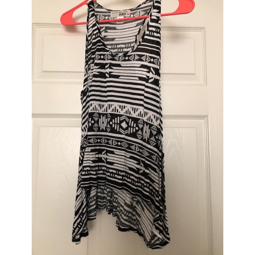 Black/white tank